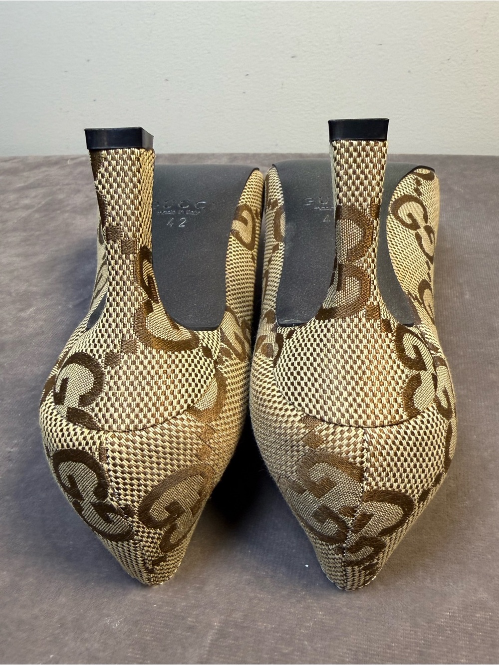 Gucci Beige GG Canvas Mid Heel Pumps Gold-Tone Logo womens size 42/ 9.5 New - Picture 13 of 13